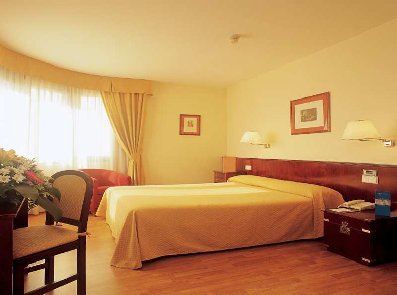 فندق Hesperia Zaragoza Centro الغرفة الصورة